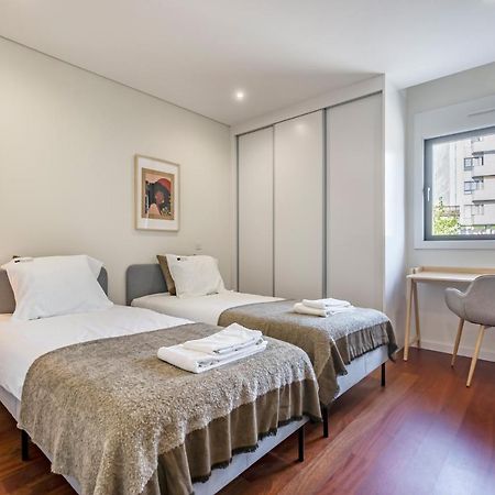 Nomads Lux - 2Bdr & Parking Flores Square Oporto Esterno foto