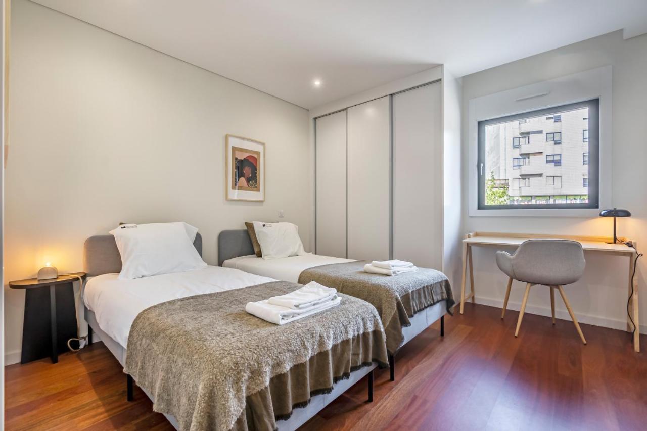 Nomads Lux - 2Bdr & Parking Flores Square Oporto Esterno foto